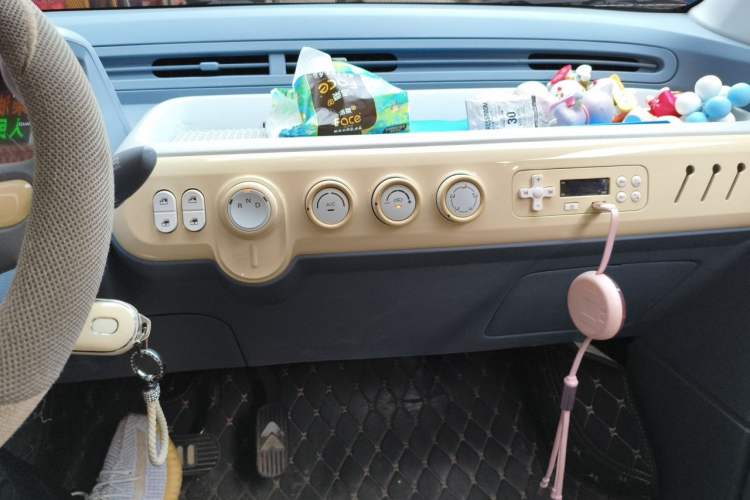 Used Bestune Pony 2025 222km Range Agile Horse Audio And AC Panel
