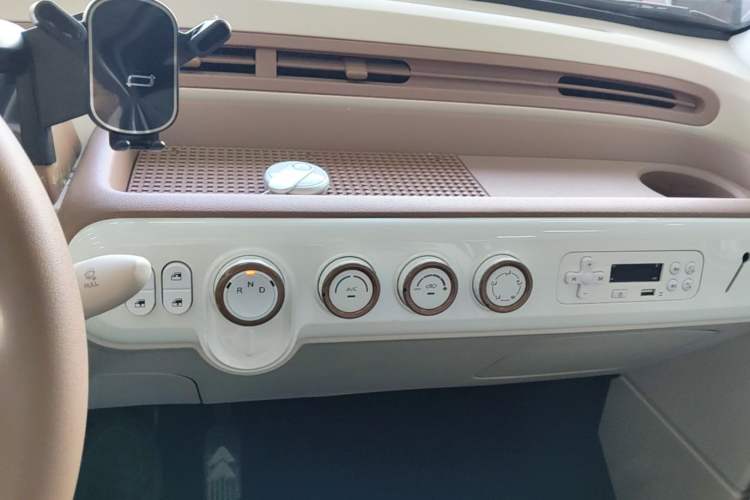 Used Bestune Pony 2025 222km Range Agile Horse Audio And AC Panel