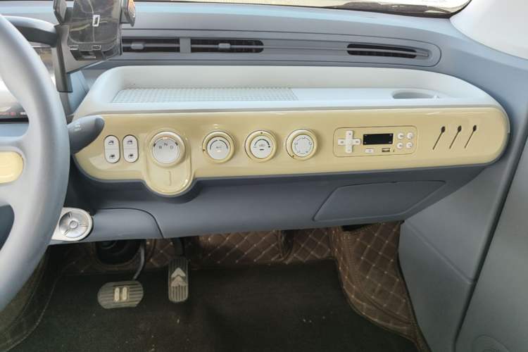 Used Bestune Pony 2025 222km Range Agile Horse Audio And AC Panel