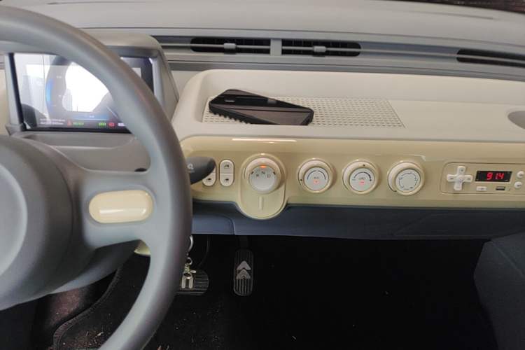 Used Bestune Pony 2025 222km Lightning Horse Audio And AC Panel