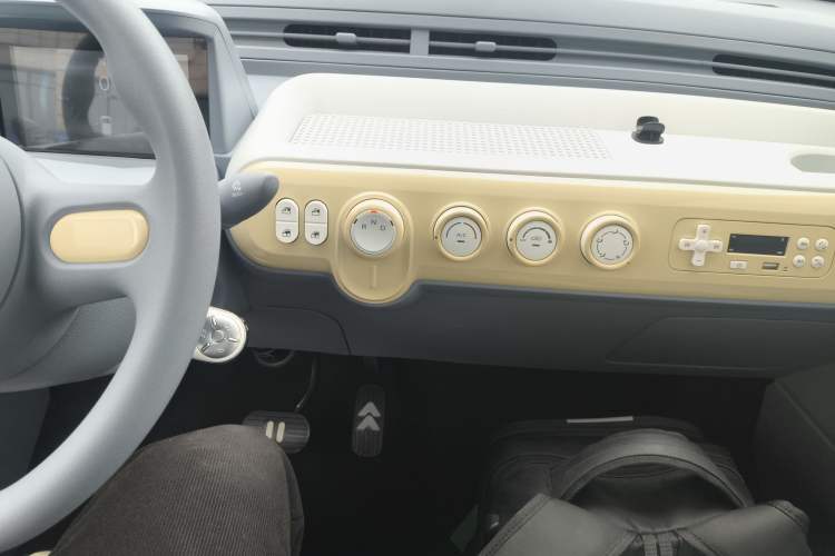 Used Bestune Pony 2025 222km Lightning Horse Audio And AC Panel