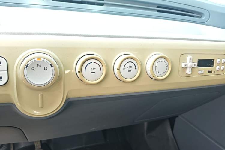 Used Bestune Pony 2025 222km Lightning Horse Audio And AC Panel