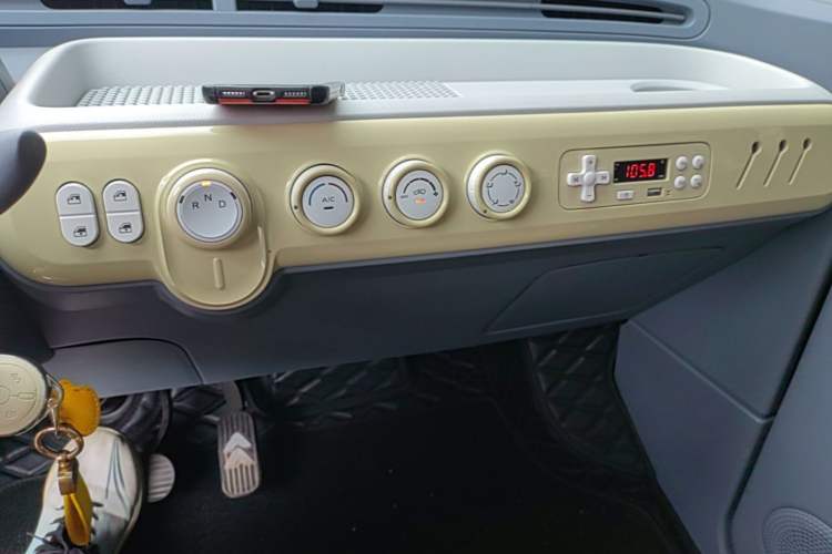 Used Bestune Pony 2025 222km Range Agile Horse Audio And AC Panel