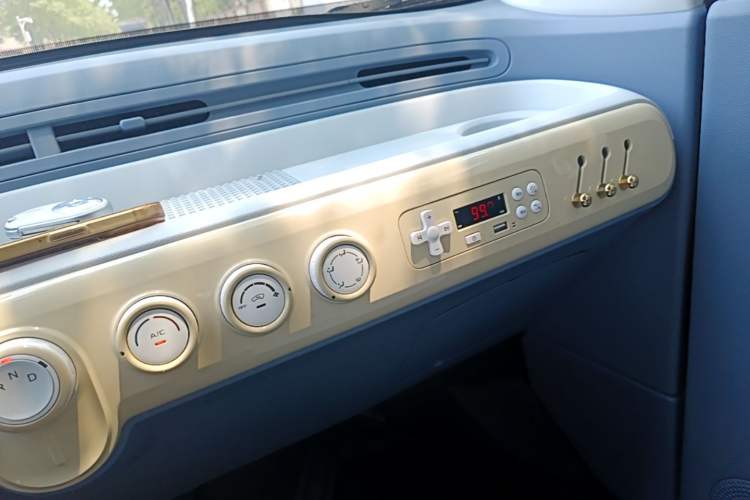 Used Bestune Pony 2025 222km Range Agile Horse Audio And AC Panel