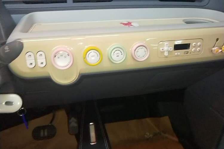 Used Bestune Pony 2025 222km Lightning Horse Audio And AC Panel