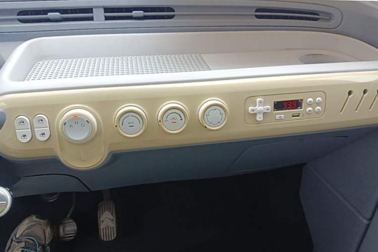 Used Bestune Pony 2025 222km Lightning Horse Audio And AC Panel