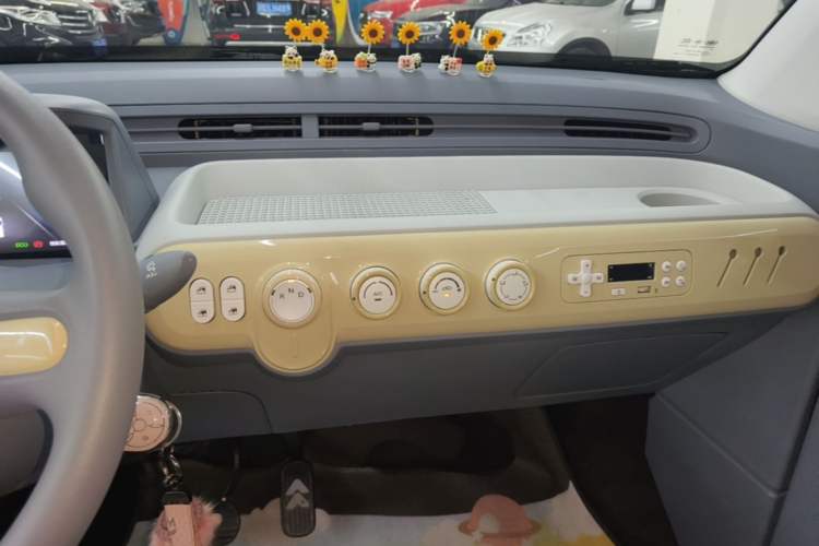 Used Bestune Pony 2025 222km Lightning Horse Audio And AC Panel