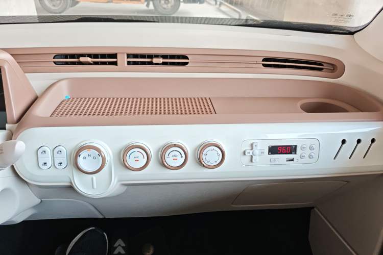 Used Bestune Pony 2025 222km Range Agile Horse Audio And AC Panel