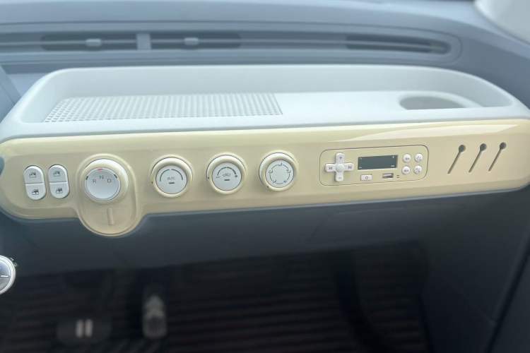 Used Bestune Pony 2025 222km Range Agile Horse Audio And AC Panel