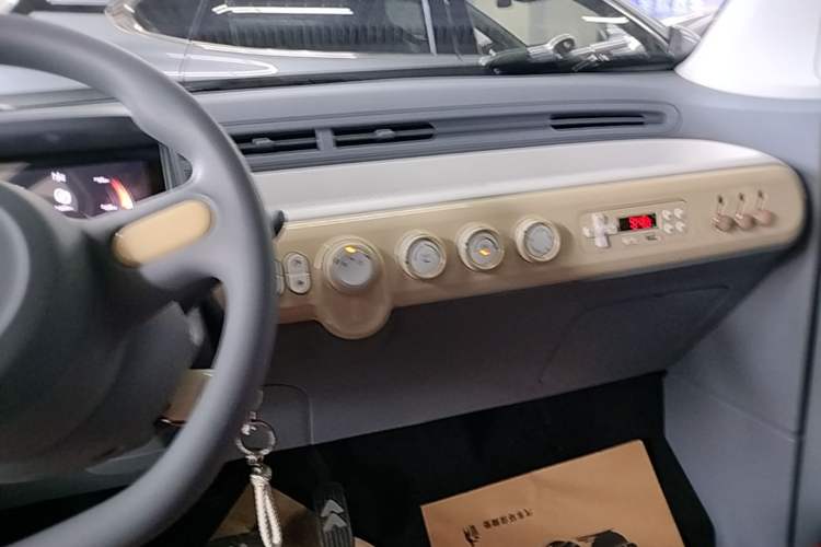 Used Bestune Pony 2025 222km Range Elegant Horse Audio And AC Panel
