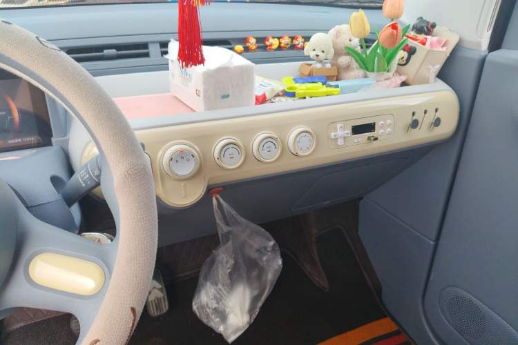 Used Bestune Pony 2025 222km Lightning Horse Audio And AC Panel
