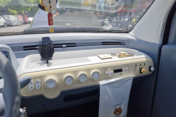 Used Bestune Pony 2025 222km Lightning Horse Audio And AC Panel
