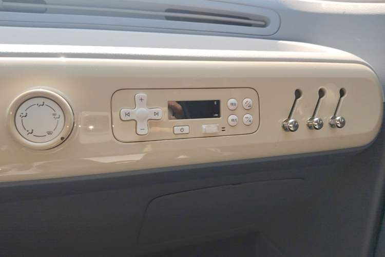 Used Bestune Pony 2025 222km Lightning Horse Audio And AC Panel