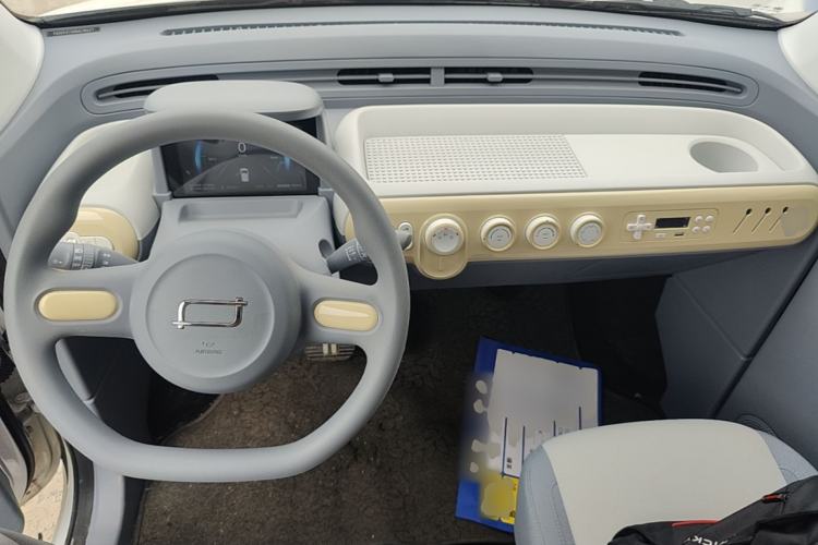 Used Bestune Pony 2025 222km Range Linglong Horse Center Console