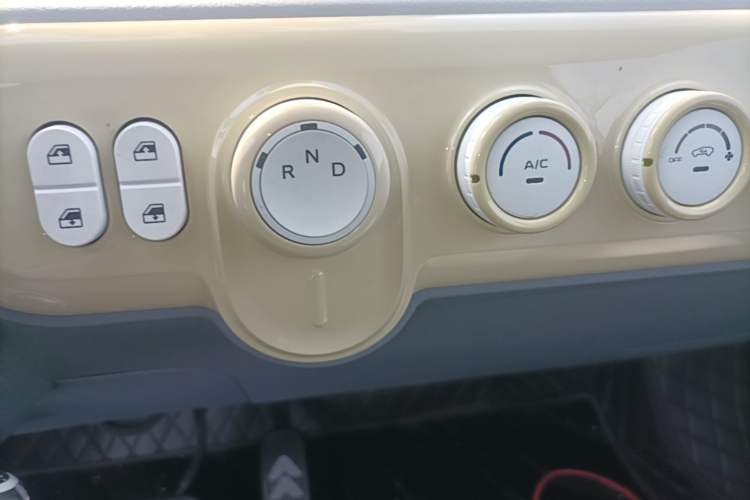 Used Bestune Pony 2025 222km Range Agile Horse Gear Lever