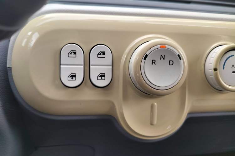 Used Bestune Pony 2025 222km Range Agile Horse Gear Lever