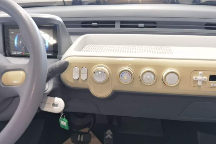 Used Bestune Pony 2025 222km Range Agile Horse Gear Lever
