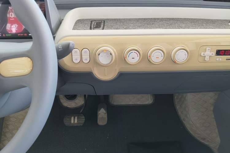 Used Bestune Pony 2025 222km Range Agile Horse Gear Lever