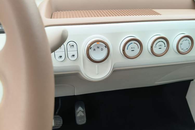Used Bestune Pony 2025 222km Range Agile Horse Gear Lever