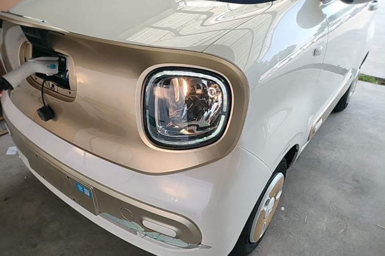 Used Bestune Pony 2025 222km Range Elegant Horse Left Front Headlight