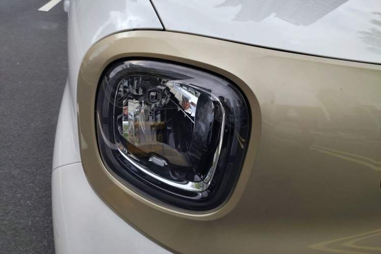 Used Bestune Pony 2025 222km Range Agile Horse Right Front Headlight