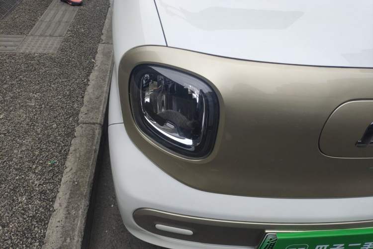 Used Bestune Pony 2025 222km Range Agile Horse Right Front Headlight