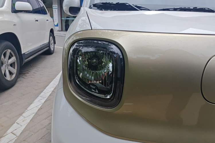 Used Bestune Pony 2025 222km Range Agile Horse Right Front Headlight