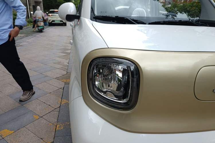 Used Bestune Pony 2025 222km Range Agile Horse Right Front Headlight