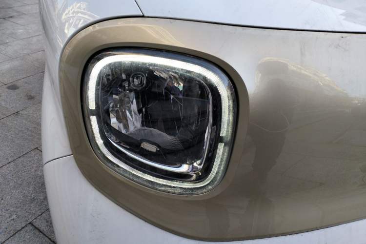 Used Bestune Pony 2025 222km Range Agile Horse Right Front Headlight