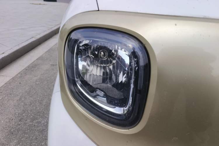 Used Bestune Pony 2025 222km Range Agile Horse Right Front Headlight