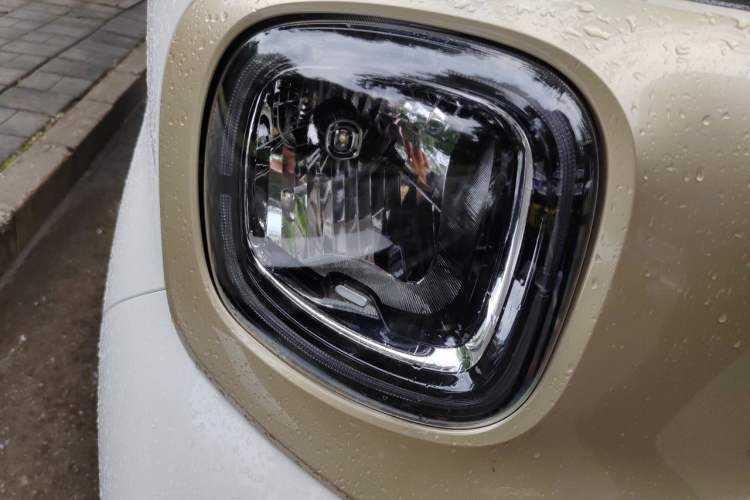 Used Bestune Pony 2025 222km Range Agile Horse Right Front Headlight