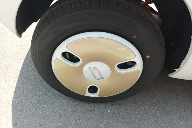 Used Bestune Pony 2025 222km Range Elegant Horse Right Rear Wheel Hub
