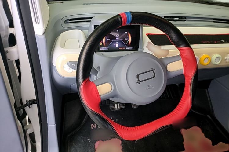 Used Bestune Pony 2025 222km Range Elegant Horse Steering Wheel