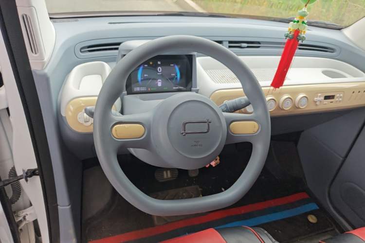 Used Bestune Pony 2025 222km Range Elegant Horse Steering Wheel