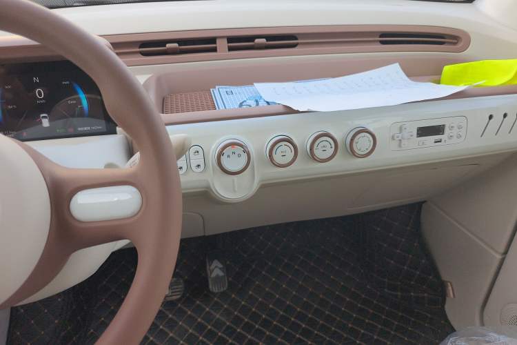 Used Bestune Pony 2025 222km Range Elegant Horse Audio And AC Panel