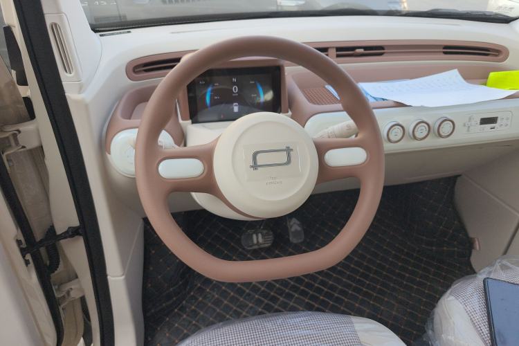 Used Bestune Pony 2025 222km Range Elegant Horse Steering Wheel