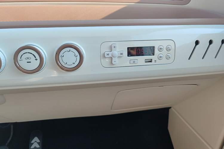 Used Bestune Pony 2026 Model 222km Cute Horse Plus Audio And AC Panel