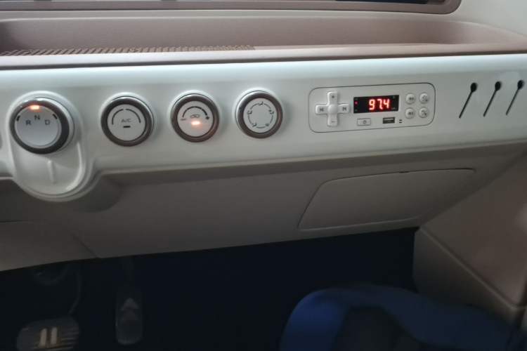 Used Bestune Pony 2026 Model 222km Shining Horse Audio And AC Panel
