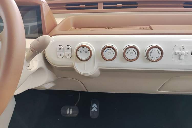 Used Bestune Pony 2026 Model 222km Cute Horse Plus Audio And AC Panel