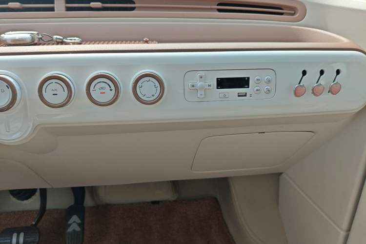 Used Bestune Pony 2026 222km Colorful Horse Audio And AC Panel