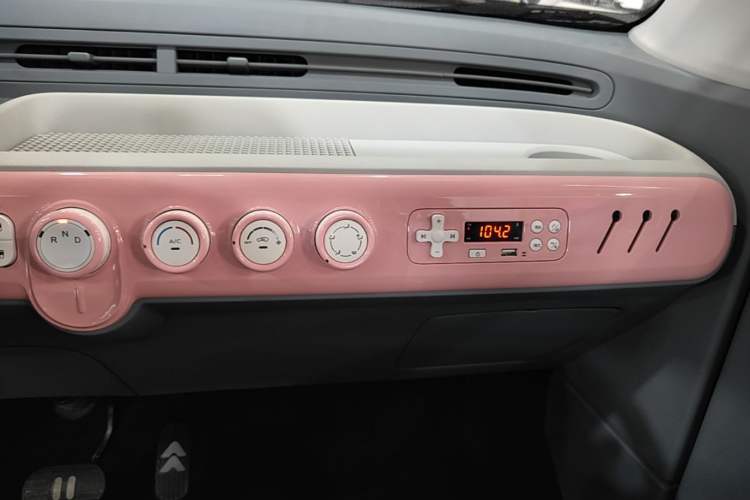 Used Bestune Pony 2026 Model 222km Cute Horse Audio And AC Panel