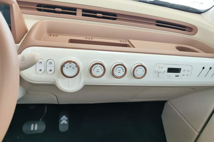 Used Bestune Pony 2026 Model 222km Cute Horse Plus Audio And AC Panel