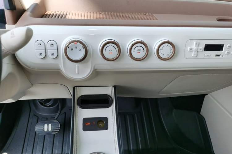 Used Bestune Pony 2026 Model 222km Cute Horse Plus Audio And AC Panel