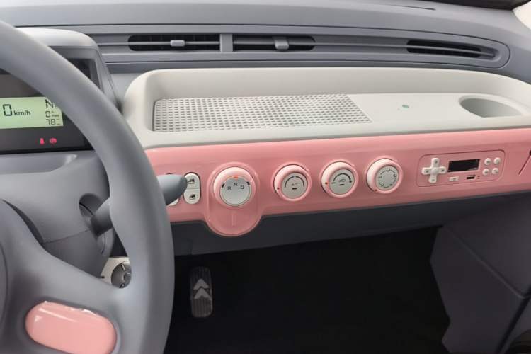 Used Bestune Pony 2026 Model 222km Cute Horse Audio And AC Panel