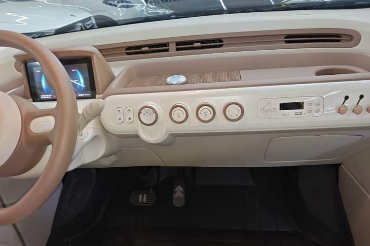 Used Bestune Pony 2026 Model 222km Cute Horse Plus Audio And AC Panel