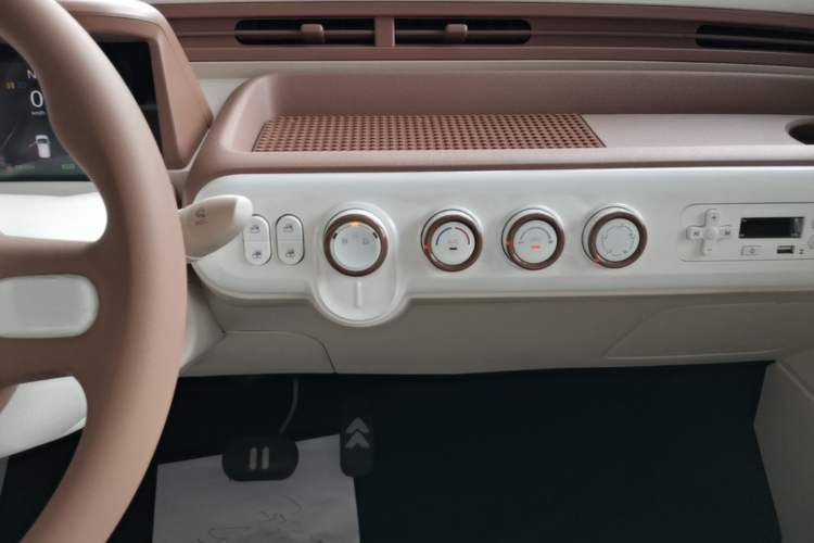 Used Bestune Pony 2026 222km Colorful Horse Audio And AC Panel