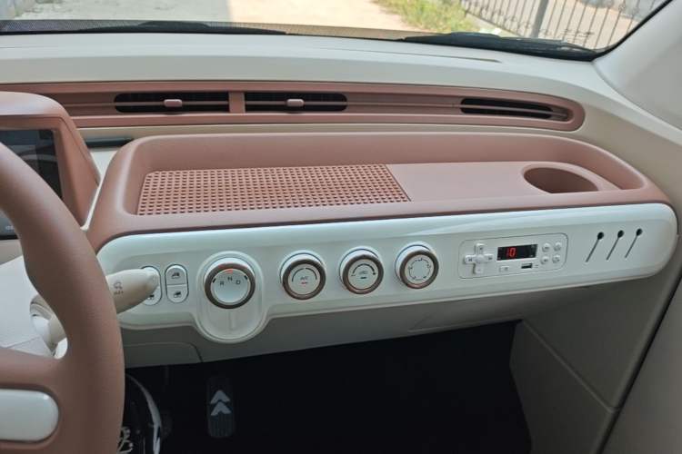 Used Bestune Pony 2026 222km Colorful Horse Audio And AC Panel