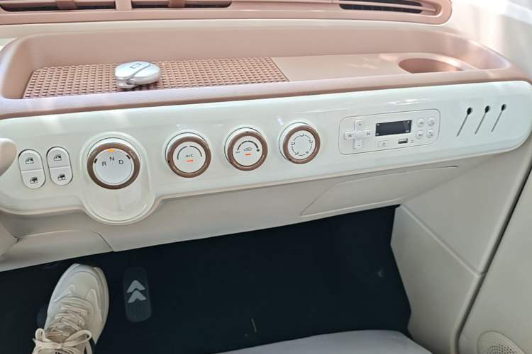 Used Bestune Pony 2026 222km Colorful Horse Audio And AC Panel
