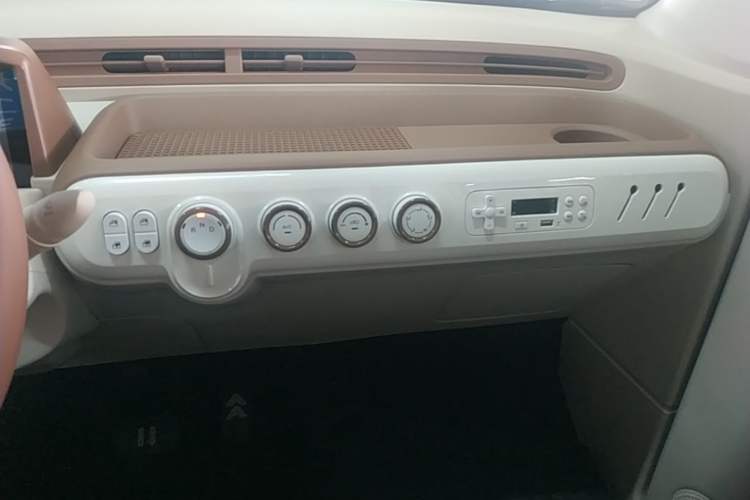 Used Bestune Pony 2026 222km Colorful Horse Audio And AC Panel