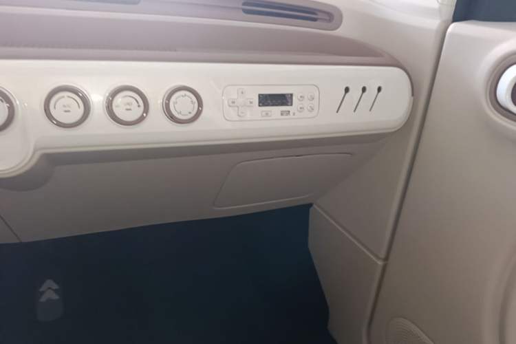 Used Bestune Pony 2026 222km Colorful Horse Audio And AC Panel